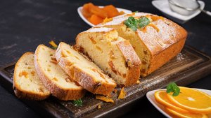 Chec cu portocale si caise uscate - o reteta aromata si delicioasa