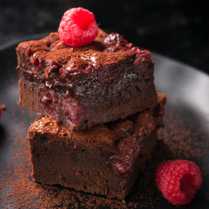 Negresa densa cu ciocolata si zmeura - un desert intens ciocolatos