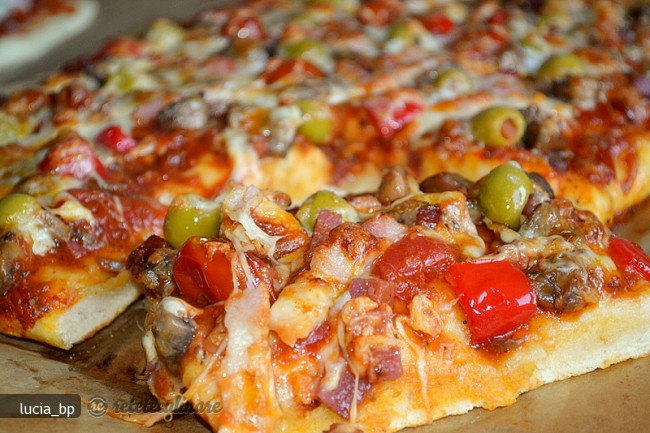 Pizza si Un Aluat Dupa O Reteta Jamie Oliver | Aperitive | Reteteculinare.RO