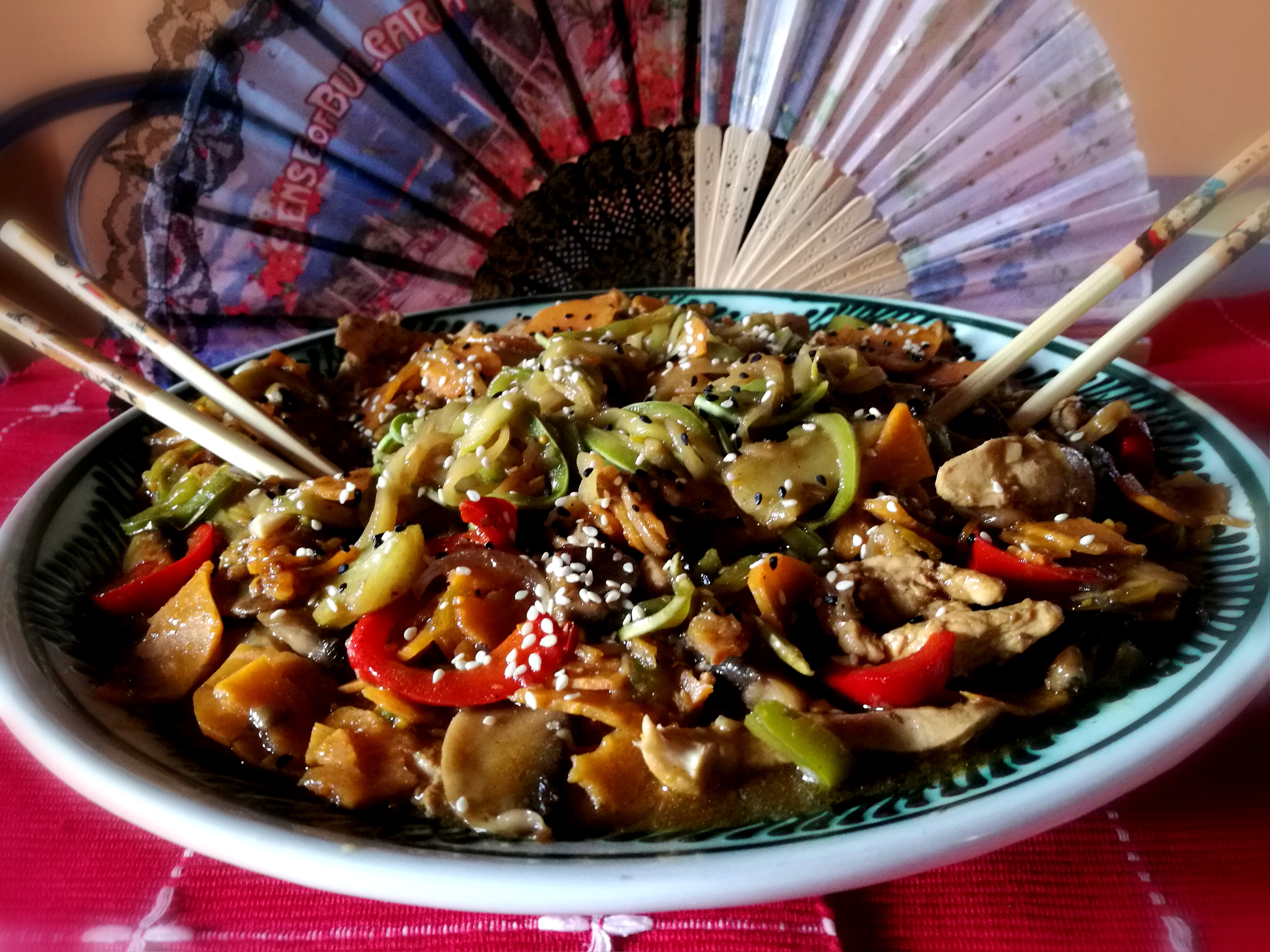 Mancare de piept de pui cu legume la wok | Mancaruri cu carne |  Reteteculinare.RO