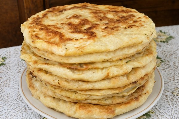 Placinta cu cartofi, varza sau branza