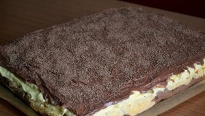 Prajitura cu Mere si doua Creme, Vanilie si Ciocolata