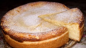 Tarta cu crema de branza si aluat fraged