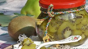 Kiwi in peltea de gutui