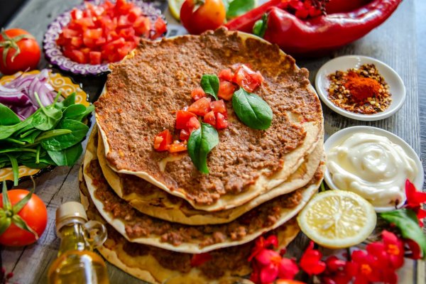 Lahmacun - delicioasa pizza turceasca