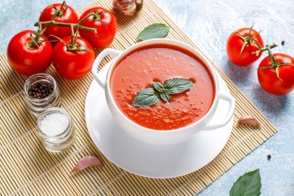Supa de rosii cu busuioc - un preparat usor si aromat
