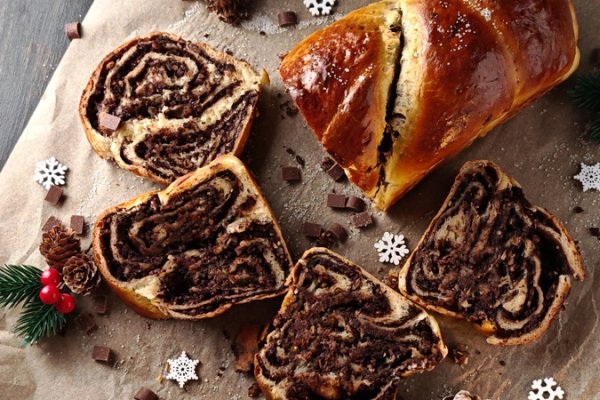 Cozonac cu alune de pădure și ciocolată - Rețeta pentru un desert pufos și delicios