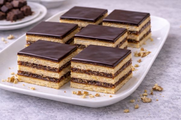 Zserbo (Gerbeaud) -  prajitura clasica cu foi fragede cu drojdie