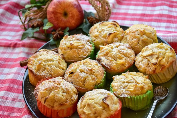 Briose cu mere - usor umede in interior