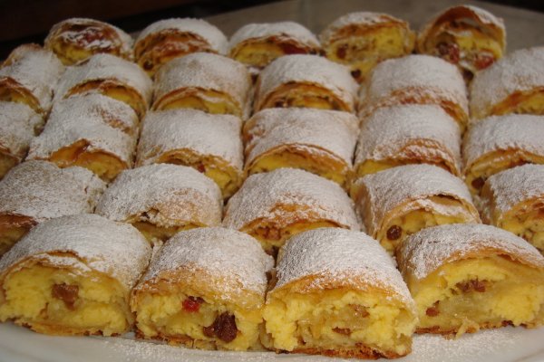 Reteta de strudel cu branza si stafide
